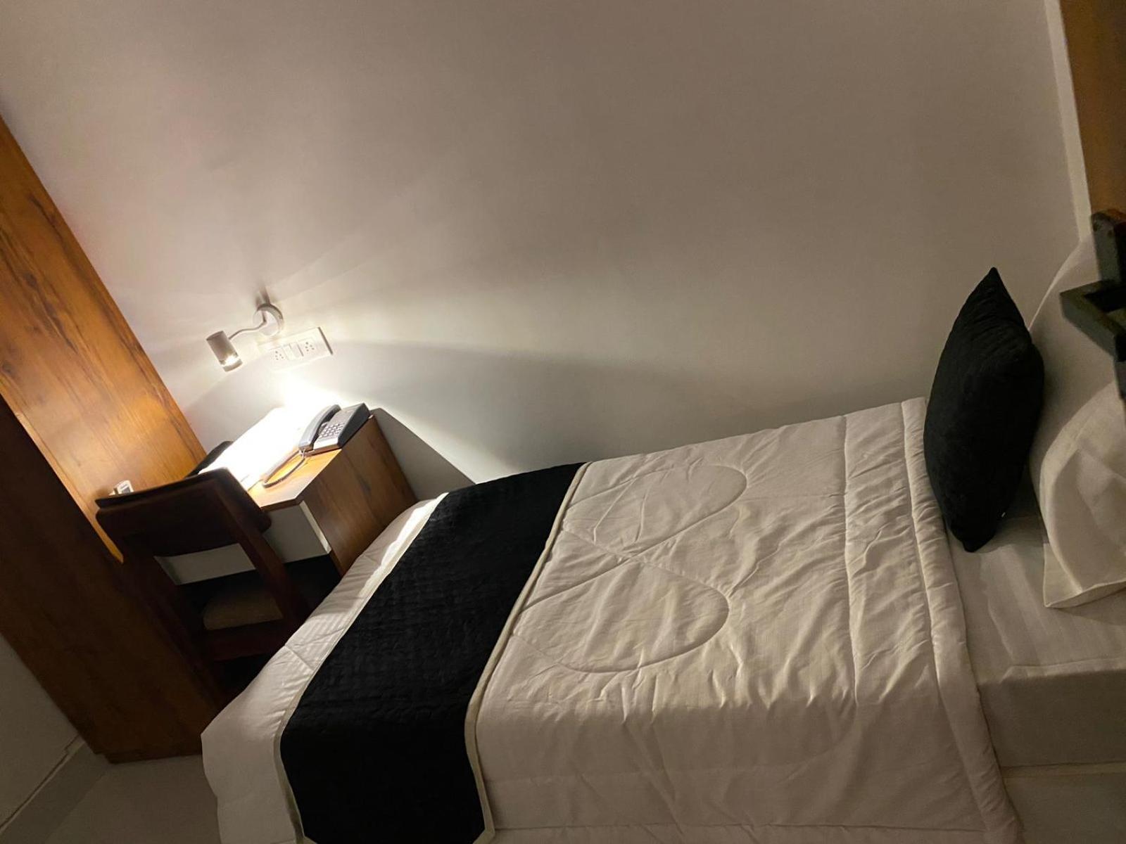 Royal Park Inn Greater Noida Extérieur photo